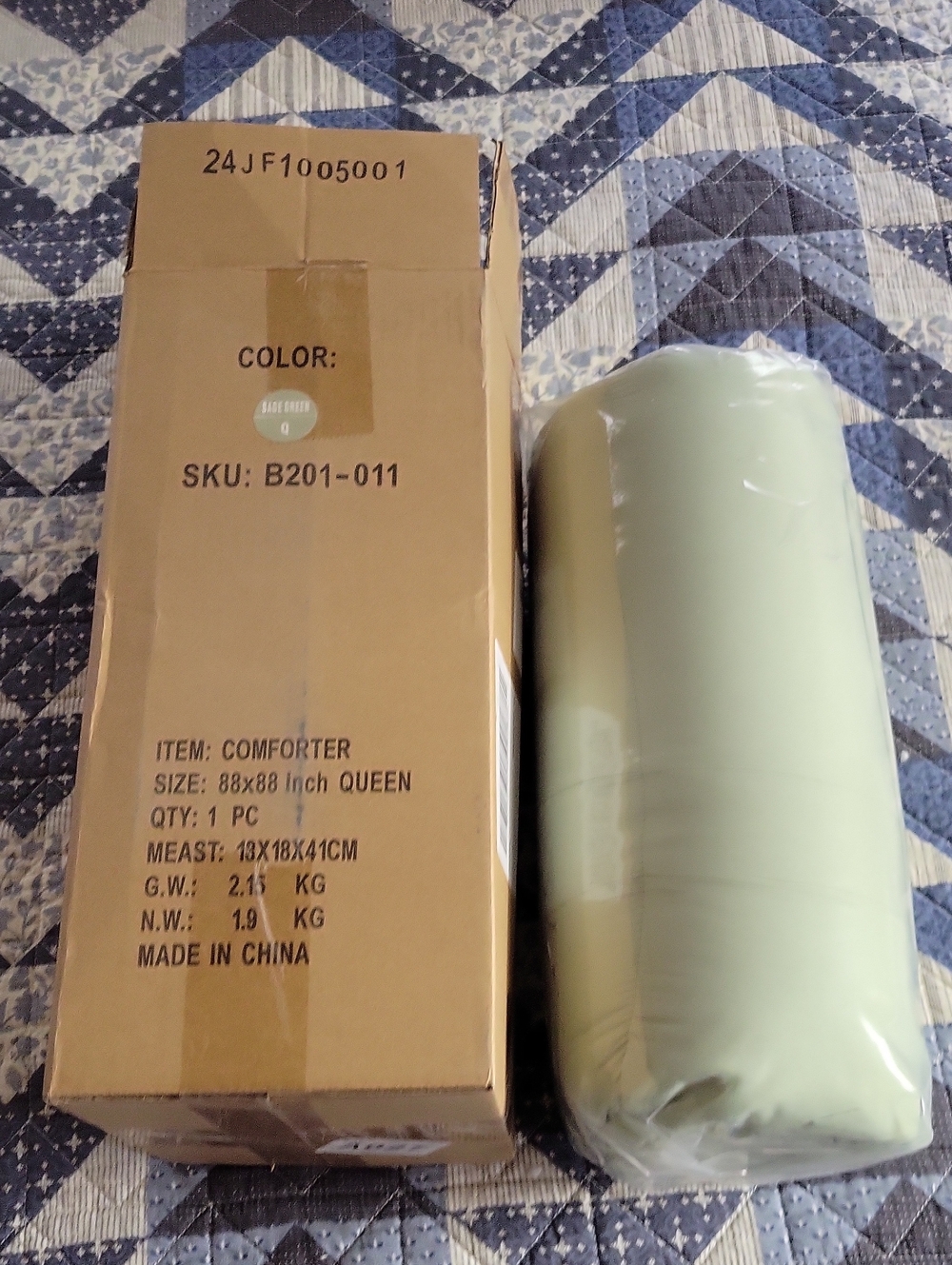 NWT- Comforter Queen Size in Sage Green - Unbranded